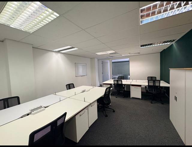 62M² SERVICED OFFICE TO LET IN FOURWAYS